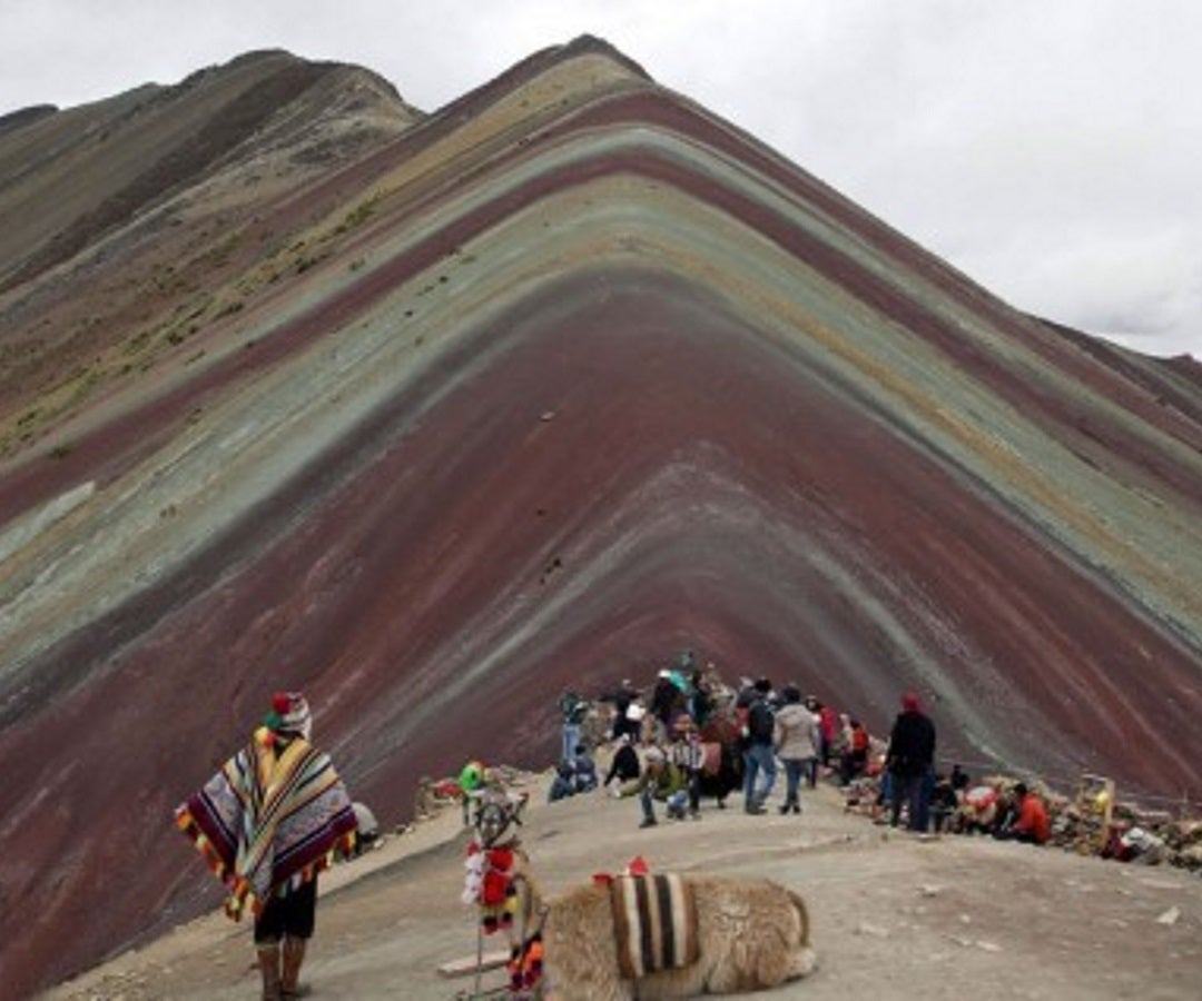 La Famosa Monta A De Siete Colores Del Cusco En Per Recibe