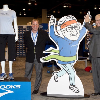 Warren Buffett será imagen de unas zapatillas de edición limitada de Brooks
