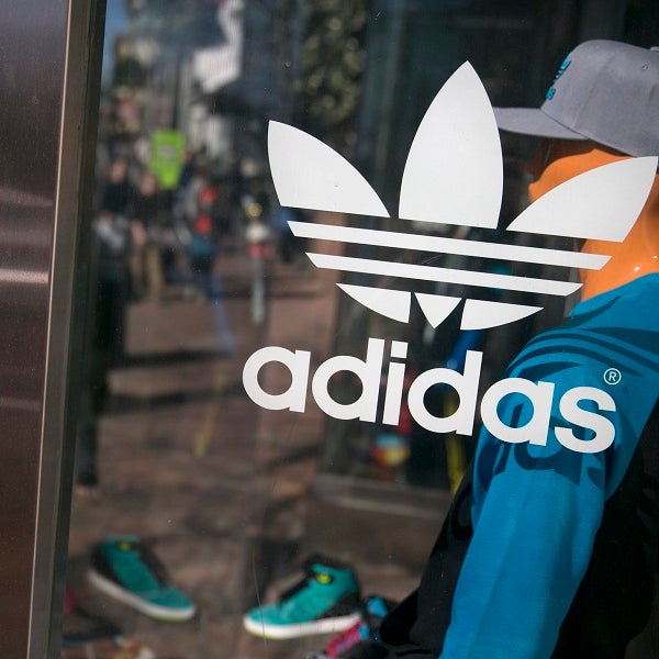 tranquilo Normalmente atraer Marca deportiva Adidas mantiene metas de ventas y ganancias para 2015