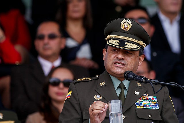 policía