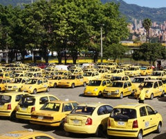 Bogotá es la capital con menos taxis por persona, con uno vehículo cada 161 personas