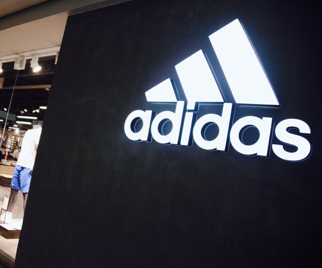 Adidas se ata las y corre como nunca en la triplicar el precio de sus acciones