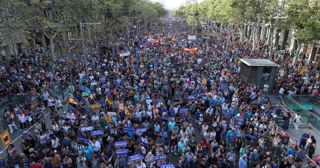 Cientos de miles de personas marchan en Barcelona contra el terrorismo