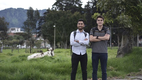 Cristian Morales y Juan Camilo LÃ³pez hacen parte del equipo los estudiantes de la Universidad Nacional que crearon la aplicaciÃ³n