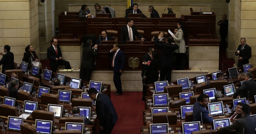 jerarquía Sin cabeza silencio Casi la mitad de Senado y de la Cámara de Representantes apoya al Gobierno