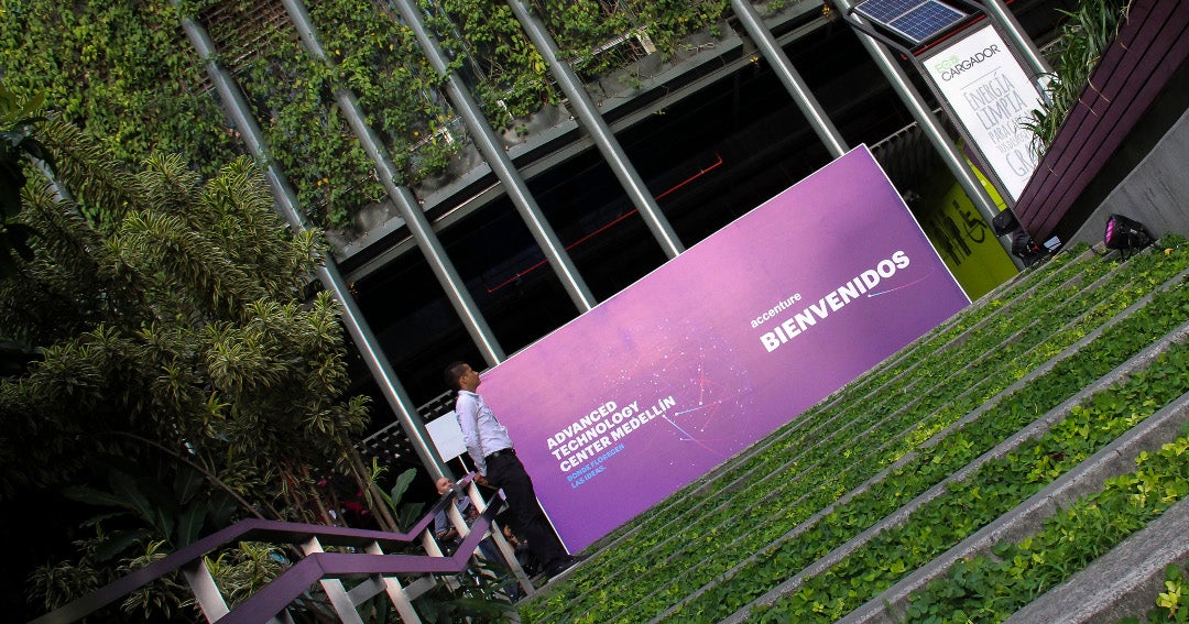 "No solo existimos para hacer negocios sino para perseguir un sentido superior": Accenture Colombia 1 Accenture abrió un nuevo centro para la innovación y tecnología en Medellín