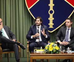 Pierre Ancines/La República Sergio Martínez, CEO de Global Sanitas; Felipe Guerrero, CEO del Grupo Daabon, y Francisco Eladio Gómez, gerente de Colcafé.