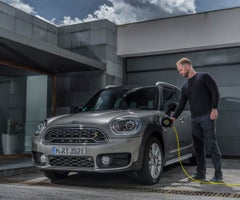 P90257609_highRes_mini-cooper-s-e-coun