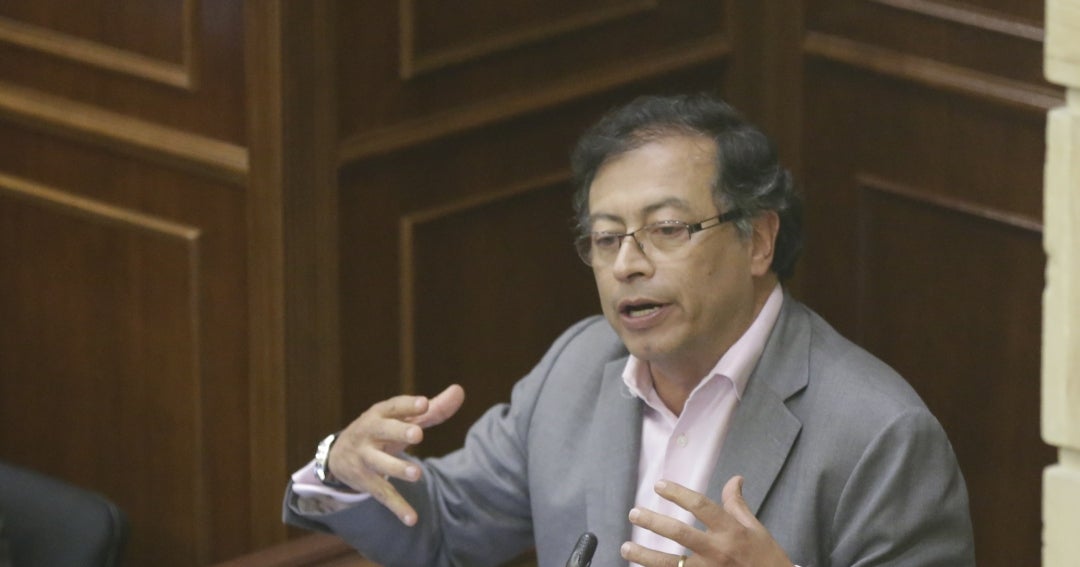 El senador Gustavo Petro, su esposa e hija menor dieron positivo para covid-19