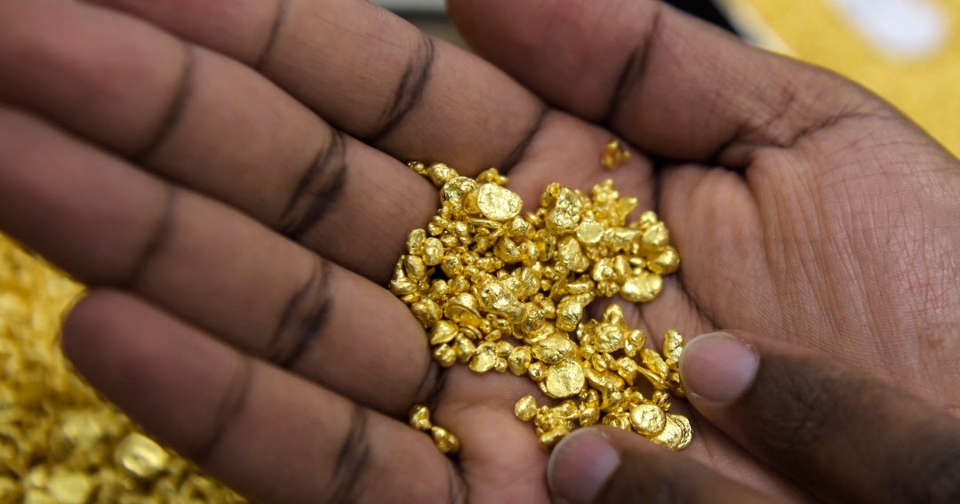 Precios del oro suben por expectativa en las tasas de Estados Unidos