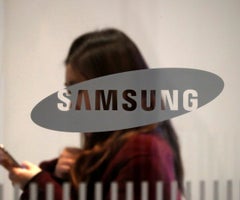 Samsung frena caída de beneficios