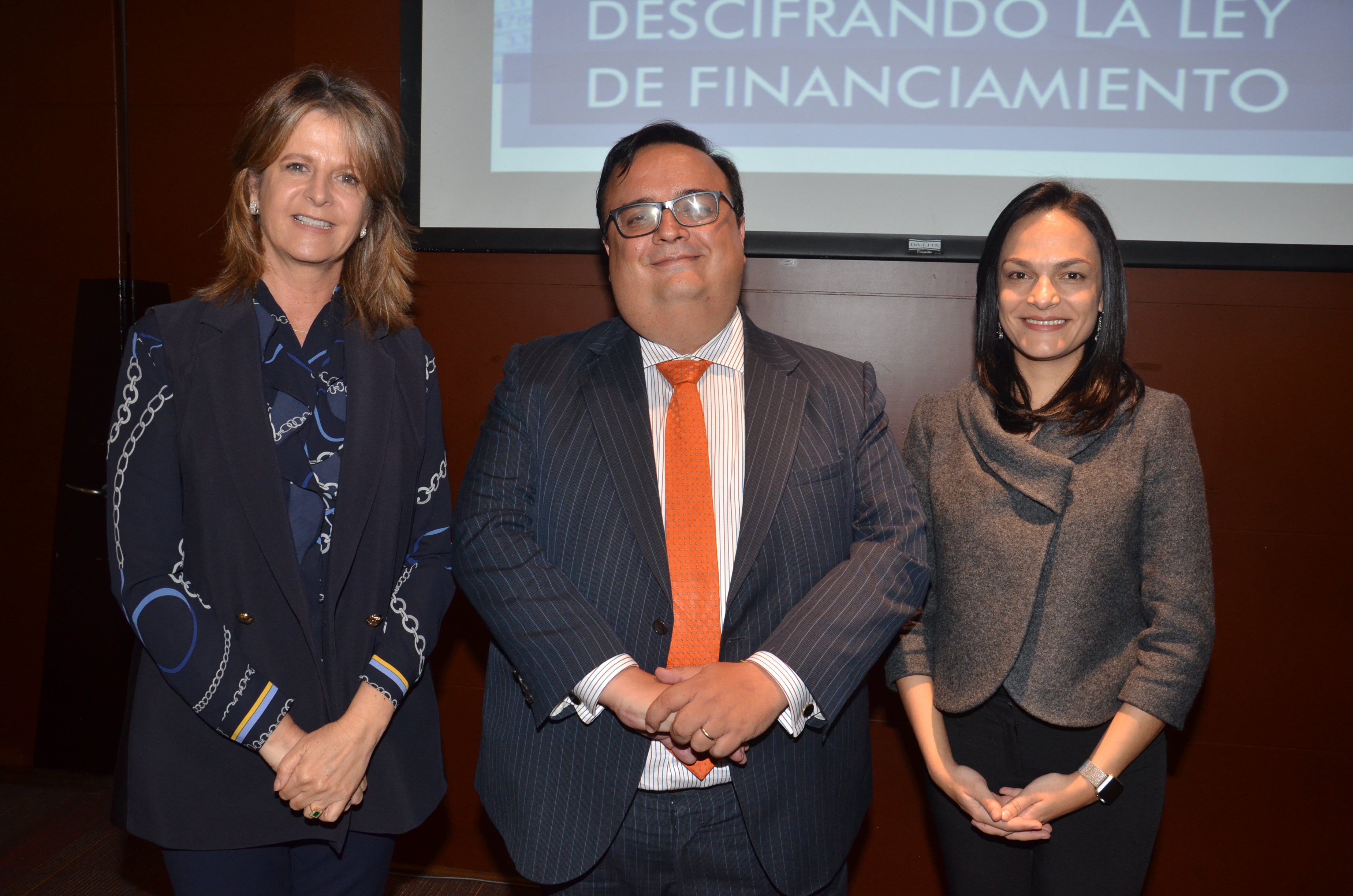 La firma de Abogados Garrigues, en asocio con la Asociación para el Progreso de la Dirección APD Colombia, realizó la jornada ‘Descifrando la Ley de Financiamiento’. El evento se llevó a cabo en el Gun Club de Bogotá, el cual tuvo como asistentes a presidentes, gerentes y empresarios de diferentes sectores económicos. En la foto: Mónica Alzate, directora ejecutiva de APD Colombia; Camilo Zarama, socio en Garrigues; y Laura Galeano, asociada principal en Garrigues.