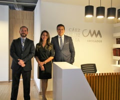 Jose-Luis-Jerez-Paula-Muñoz-Guillermo-Caez_Caez-Muñuz-Mejia_LR-1-AL-LR