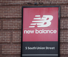 New Balance cerrar sus 22 tiendas en Espa a y Portugal se