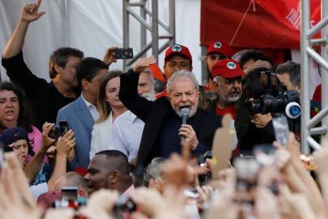2019-11-08T221750Z_654433662_RC2A7D9YANUJ_RTRMADP_3_BRAZIL-CORRUPTION-LULA