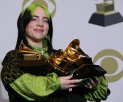 2020-01-27T053741Z_2056342817_HP1EG1R0FMT2T_RTRMADP_3_AWARDS-GRAMMYS (1)