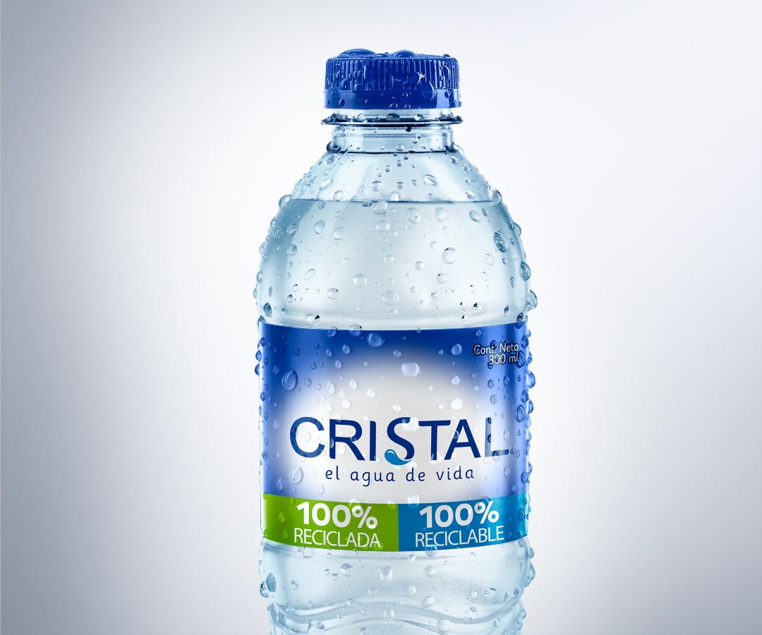 Cantina Fragante recibir Agua Cristal presentó su nueva botella llamada Ecopack, 100% reciclable