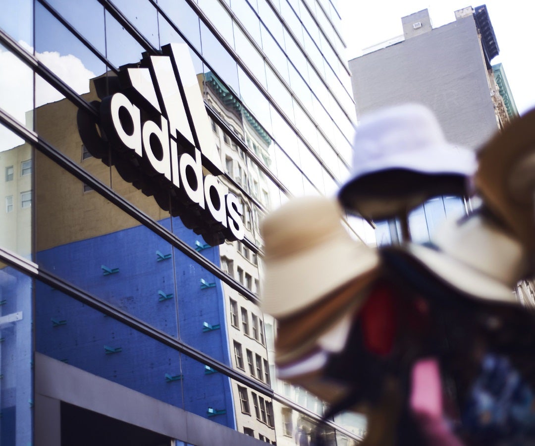 de RR.HH. de la marca Adidas se retira tras empleados afroamericanos