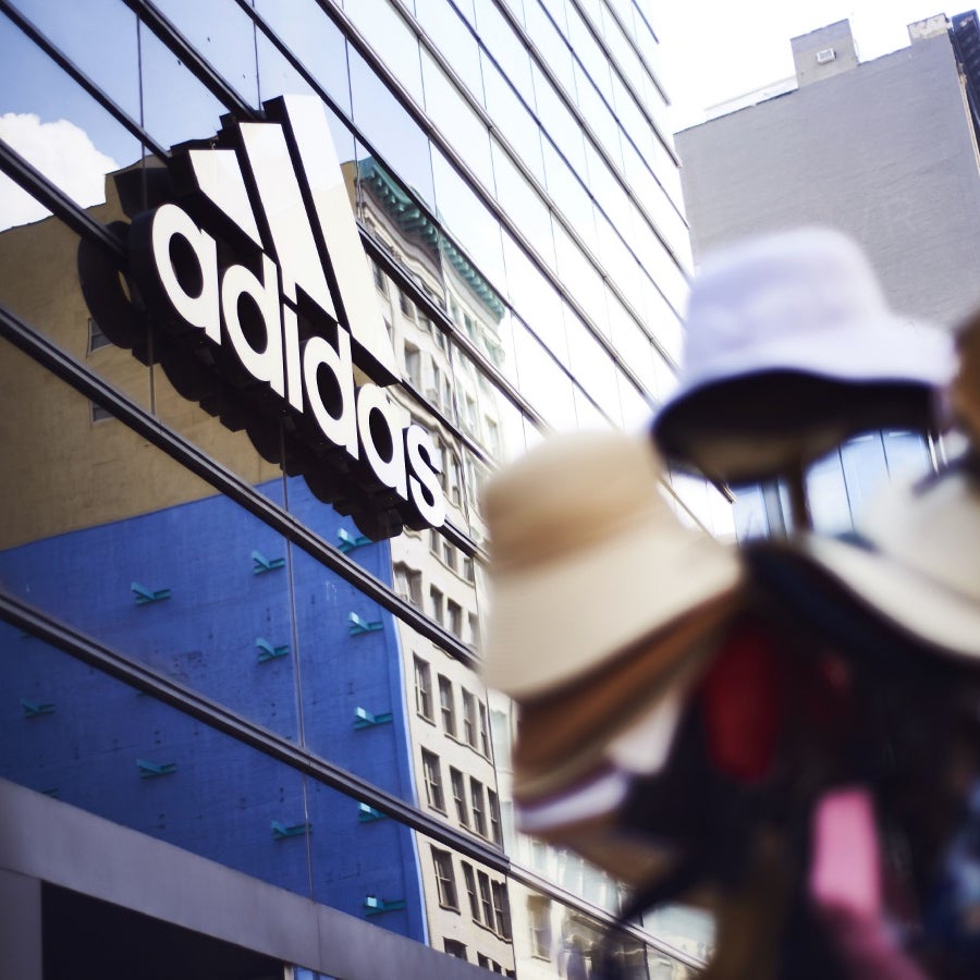 de RR.HH. de la marca Adidas se retira tras empleados afroamericanos