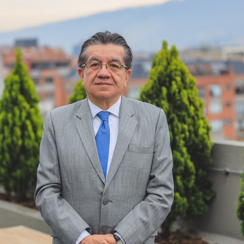 El ministro de Salud, Fernando Ruiz, ha atendido la crisis con más recursos para la salud