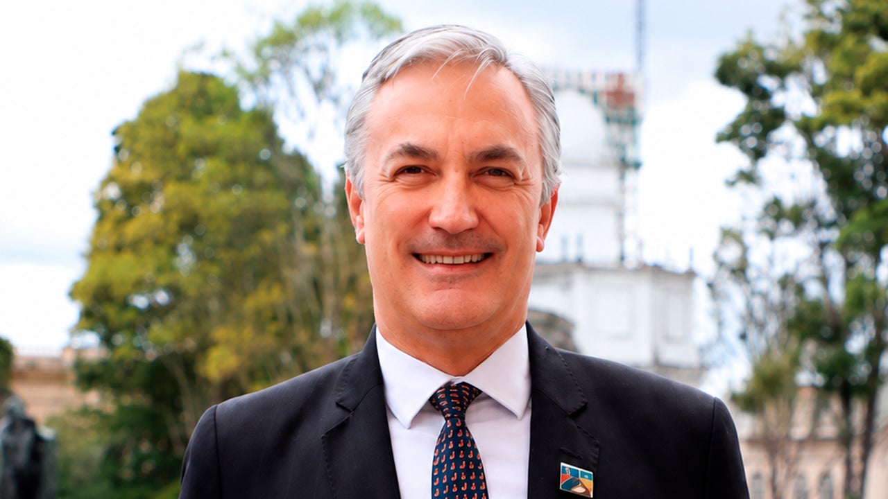 Petro fait ses adieux avec une réforme fiscale qui frappe les ménages et les entreprises
