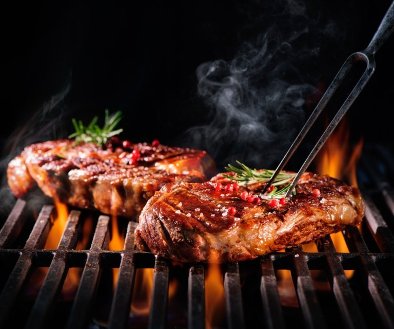 Aprenda cómo cocinar diferentes tipos de carne para hacer una parrillada en su casa Aprenda cómo cocinar diferentes tipos de carne para hacer una parrillada en su casa