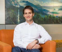 Isagen Banco de Imagenes Trabajadores, Gerente General Camilo.