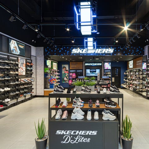 Skechers abrir tres nuevas tiendas en el pa s y renovar un punto