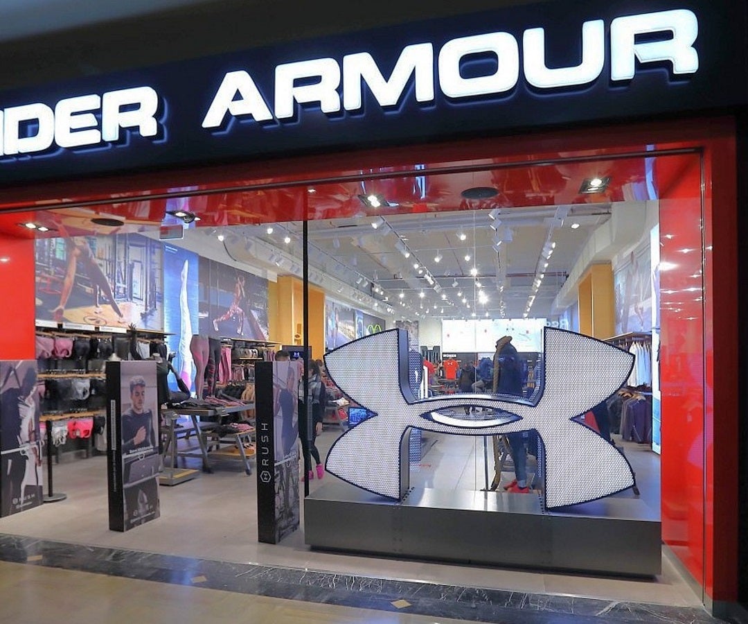 La marca deportiva Armour se va Argentina y busca un local