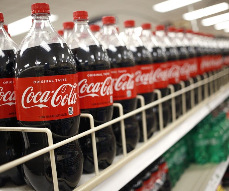 CocaCola eleva previsión de ventas ante rebote de demanda por impulso