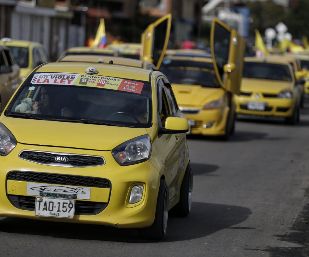 Taxistas movilizándose en paro nacional