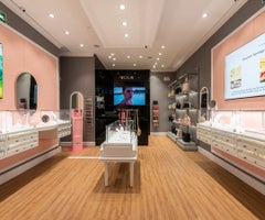 TOUS Tous presentó su colección de piezas que le enseñan a usar de diversas formas joyería contemporánea primavera/verano de este año. Esta se dividirá en tes capítulos: "The Bubble", "Serendipity" y "Cósmico Landscape".