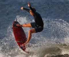 2021-07-23T092742Z_2118848155_SP1EH7N0QA1CI_RTRMADP_3_OLYMPICS-2020-SURFING-TRAINING (2)