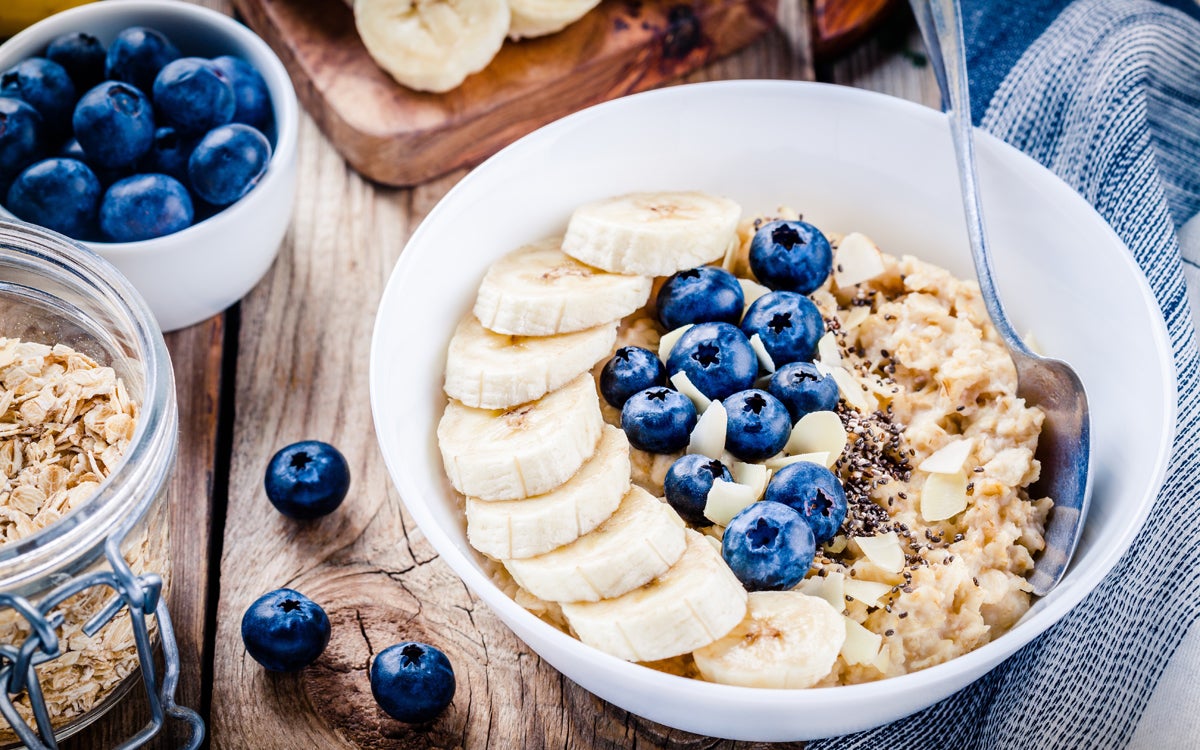 Conozca y añada a su menú algunos desayunos saludables si cuenta con poco  tiempo