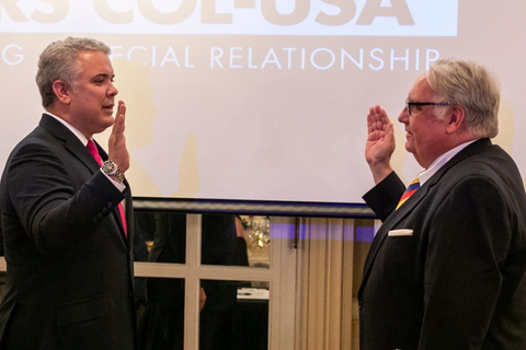 Presidente Duque otorga nacionalidad colombiana a empresario Howard G. Buffett