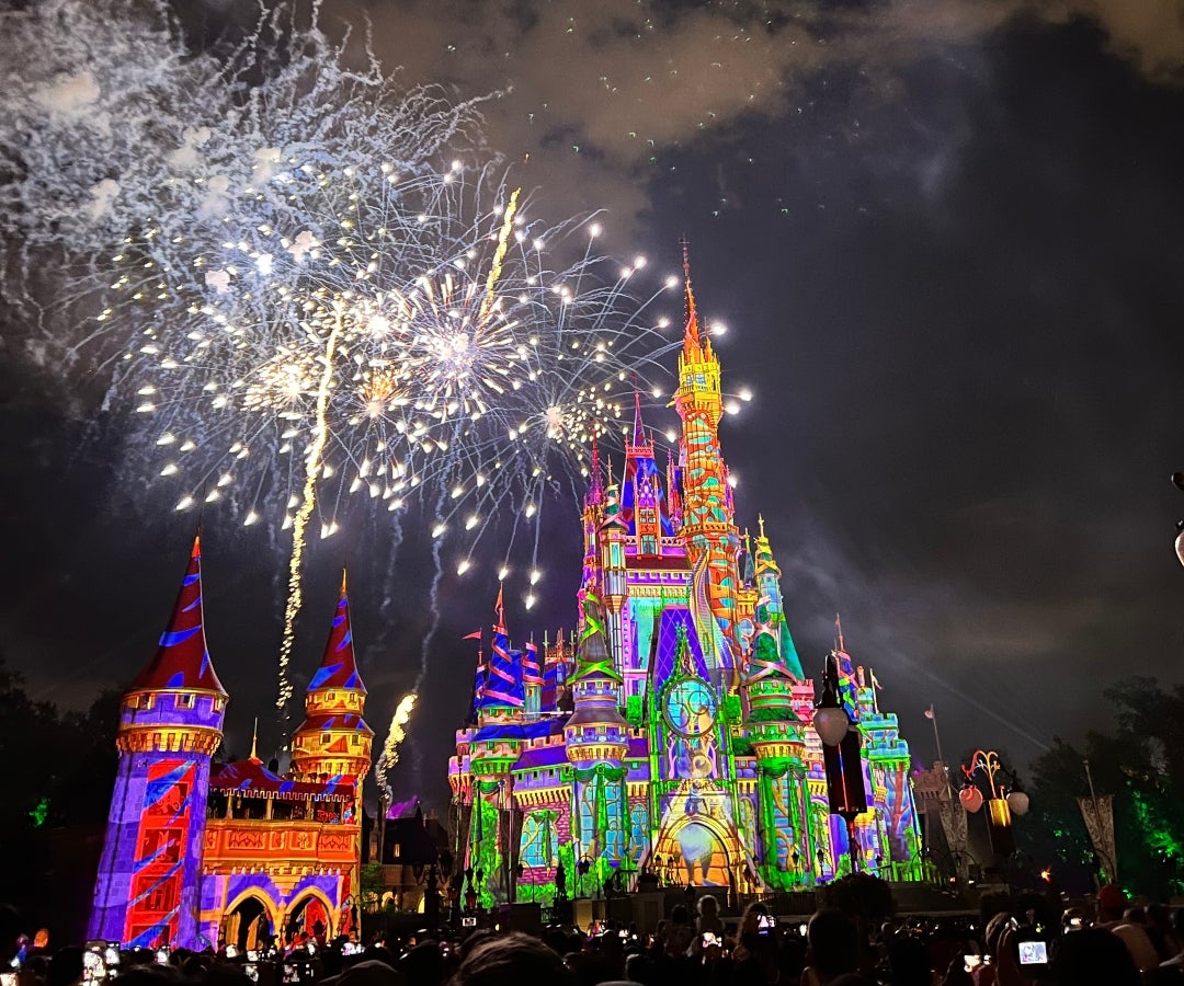 Moler canal petrolero Con atracciones y espectáculos, empezó la celebración de los 50 años de Disney  World