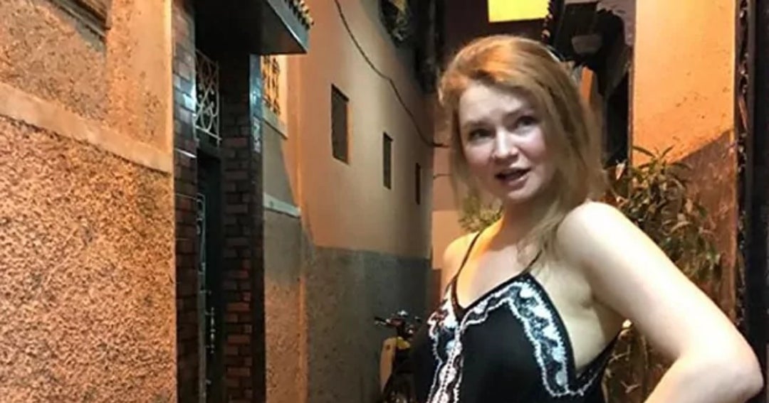 Anna Delvey, deutsche Betrügerin, die einen Millionärsvertrag mit Netflix unterschreibt Anna Delvey, deutsche Betrügerin, die einen Millionärsvertrag mit Netflix unterschreibt