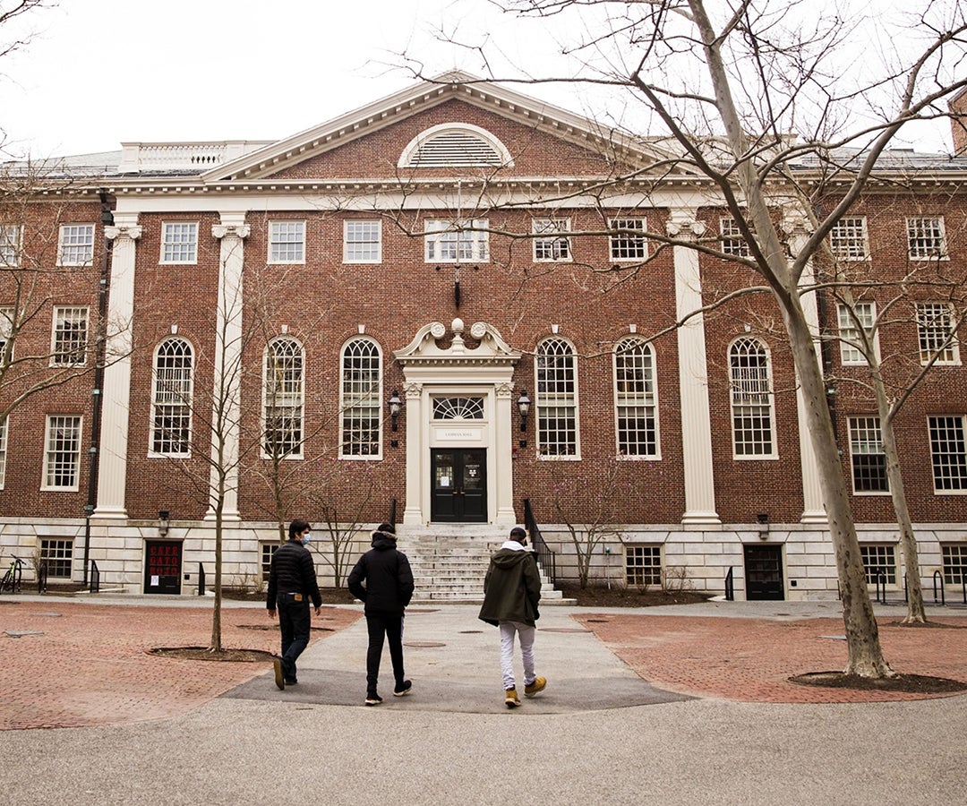 Harvard nombra a la primera presidenta negra, Claudine Gay sucederá a Bacow