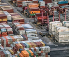 Aspecto de contenedores en un puerto