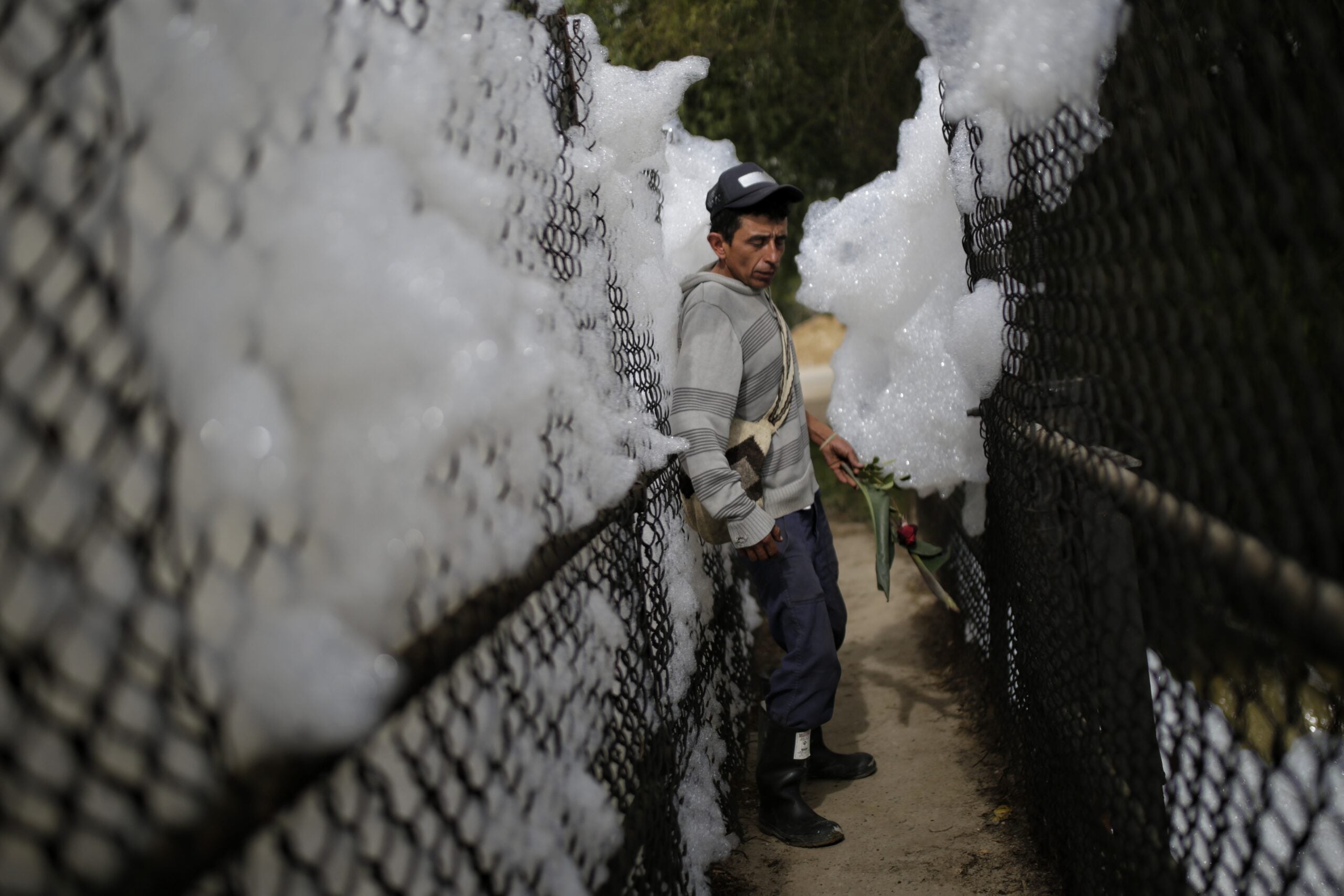Espuma tóxica en las afueras de Bogotá