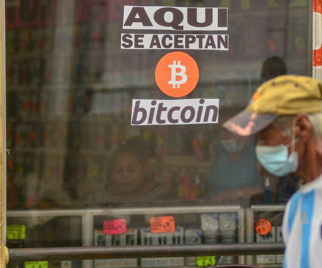 El Salvador compra bitcoins a la baja con 500 unidades para sus cuentas generales