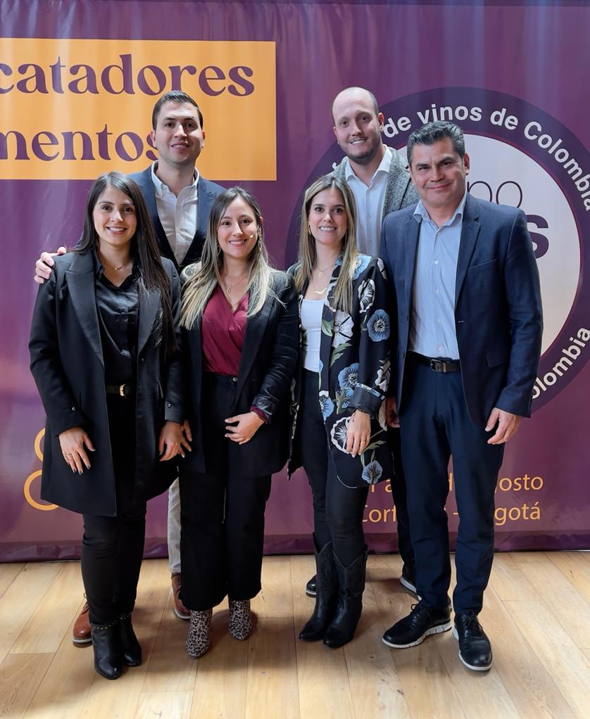 Viviana Vargas, Luis Miguel Cano , Carolina Cardona, Luz María Ferrer, Mateo Jaramillo y Carlos Ariel Gómez