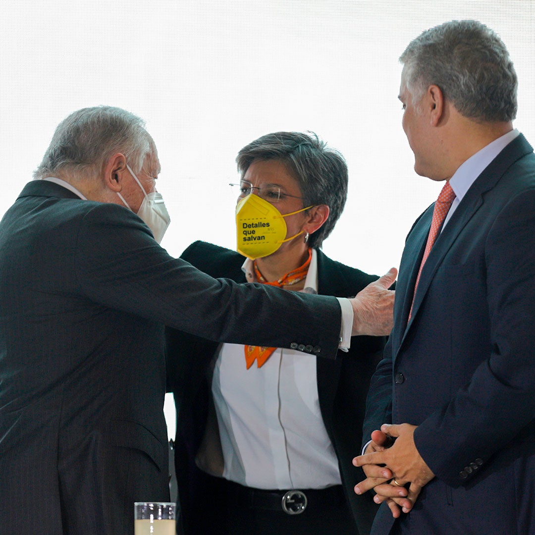 Iván Duque junto a Claudia López y Luis Carlos Sarmiento