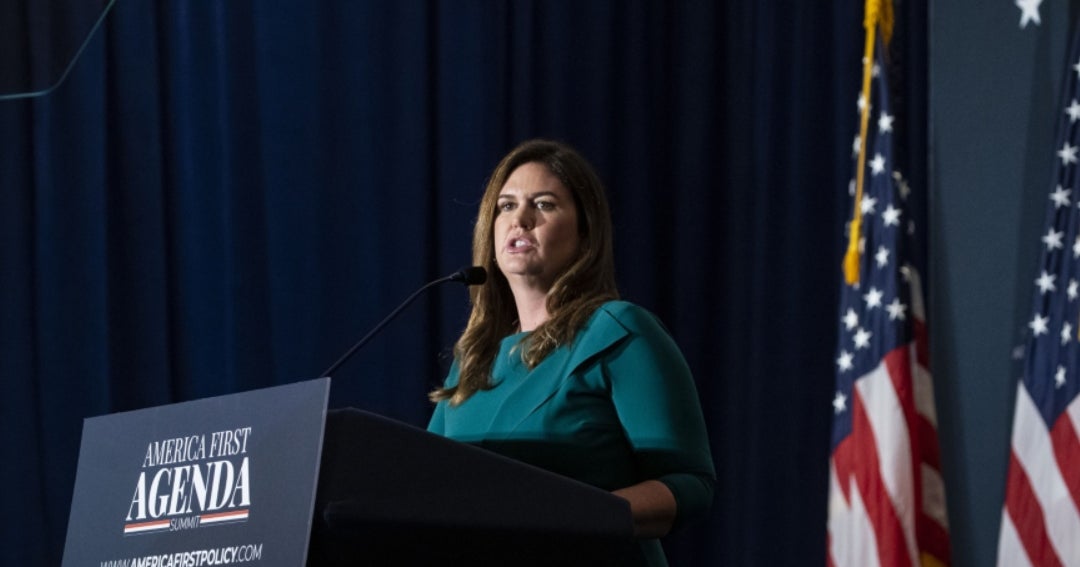 Sanders, candidata republicana a gobernadora de Arkansas, asiste a