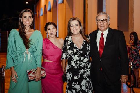 Catherine Daza, invitada; Valentine Bougaud, gerente de marca Green Code & Coloriss; Ana Tascón, ex vicepresidente de mercadeo; y su esposo, Guillermo Londoño.