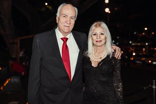 El señor Henry Bougaud y la señora Martina Valencia, durante el evento de celebración.