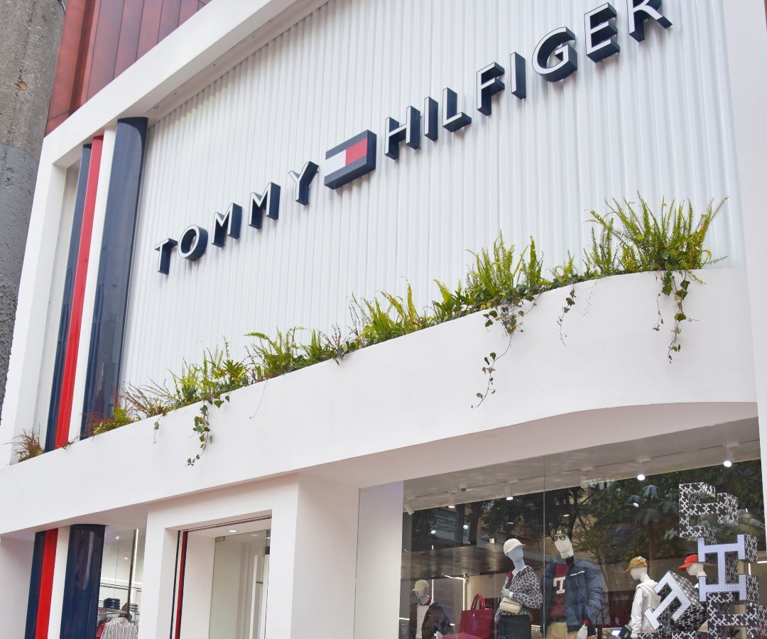 Tommy Hilfiger invierte $ millones en la primera flagship store en  Latinoamérica