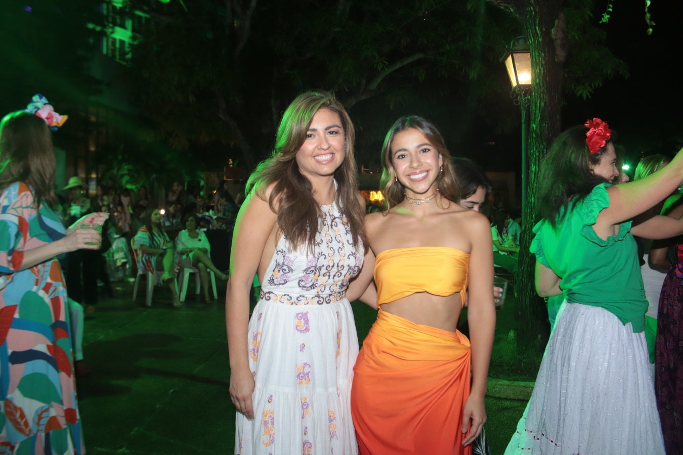 Lina María Cáceres, invitada, e Issa Vásquez, influencer de fitness.