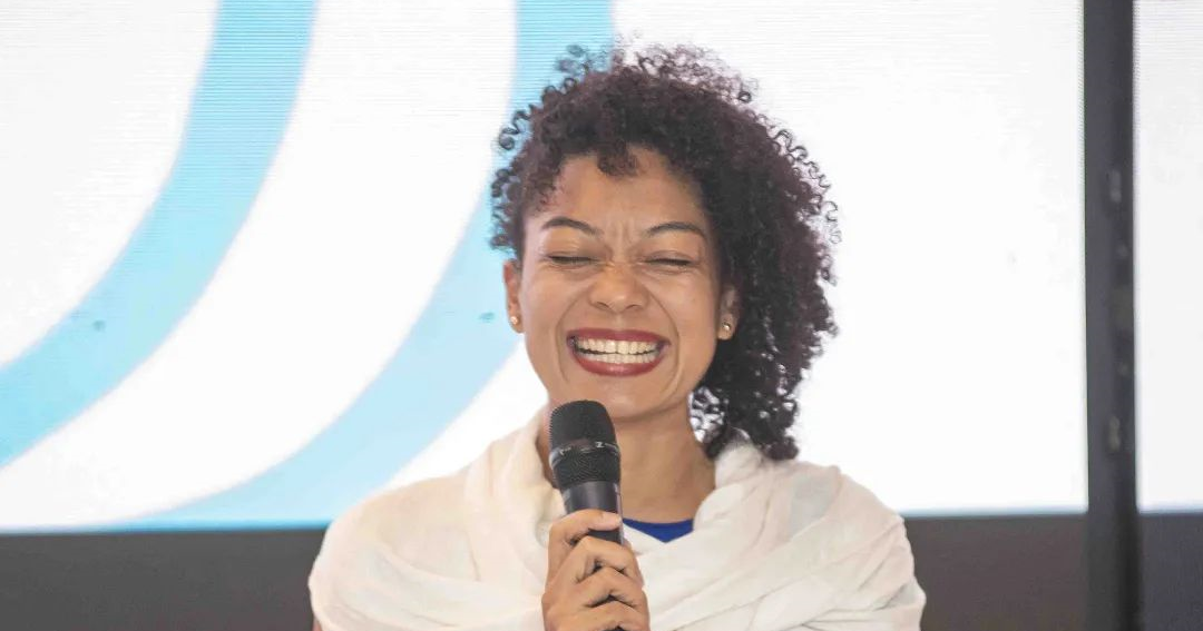 La escritora Velia Vidal fue elegida entre las mujeres más influyentes ...