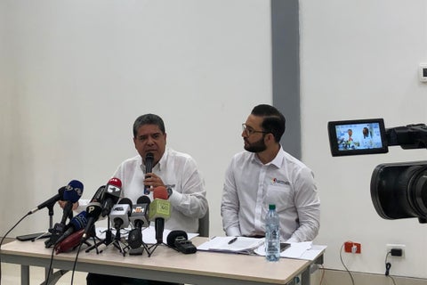 Carlos Hernan Rodrríguez, contralor general, y vicecontralor, Carlos Mario Zuluaga, durante la rueda de prensa en Quibdó, Chocó